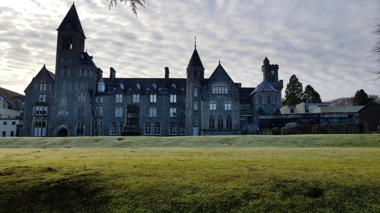 Old School Apartments Highland Club Fort Augustus Exterior foto